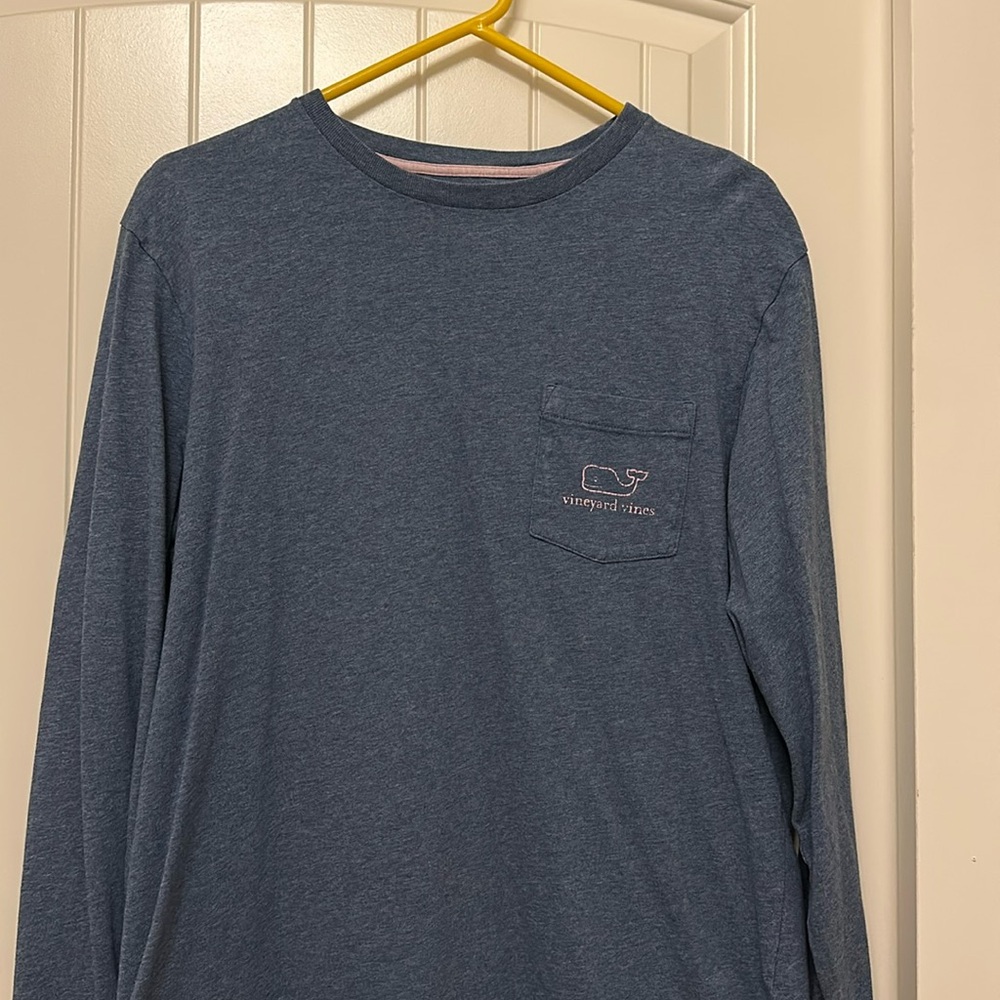 Men’s Size M- blue with pink whale Vineyard Vines Longsleeve